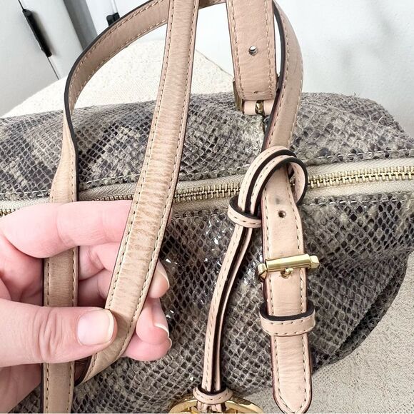 Michael Kors Snake Embossed Leather Jet Set Tote Shoulder Bag Grey - Picture 12 of 12